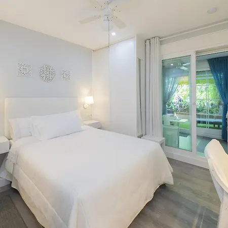 Cubo's Poseidon 3 & Pool Guest house *