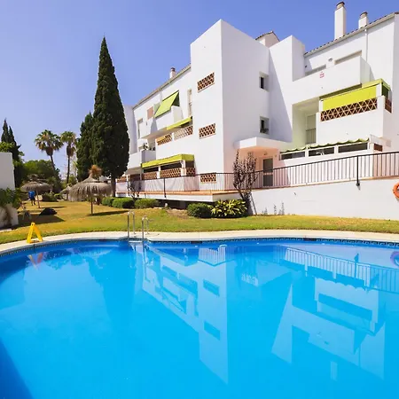 Cubo's Poseidon 3 & Pool Guest house *